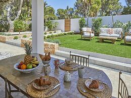 Exquisite Villa With Parking Space