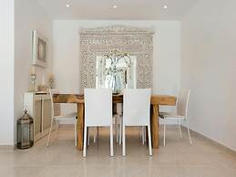 Exquisite Villa With Parking Space