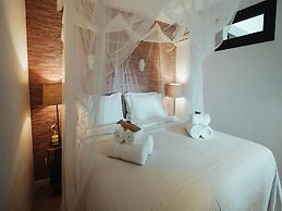 Luxurious Villa With Bright Terrace