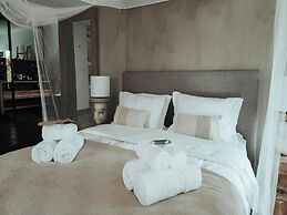 Luxurious Villa With Bright Terrace