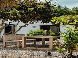 Luxurious Villa With Bright Terrace