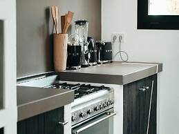 Luxurious Villa With Bright Terrace