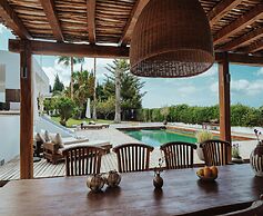 Luxurious Villa With Bright Terrace