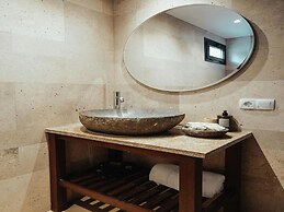 Luxurious Villa With Bright Terrace