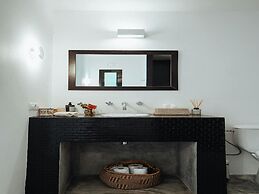 Luxurious Villa With Bright Terrace