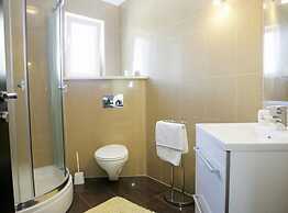 Okrug Gornji Luxurious Escape Villa With Pool