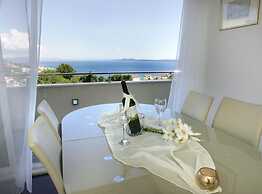 Okrug Gornji Luxurious Escape Villa With Pool