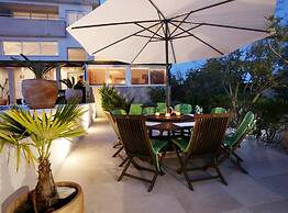 Okrug Gornji Luxurious Escape Villa With Pool