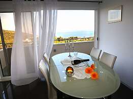 Okrug Gornji Luxurious Escape Villa With Pool