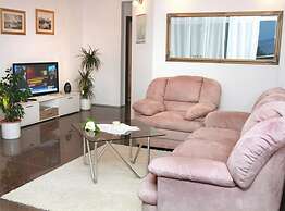 Okrug Gornji Luxurious Escape Villa With Pool