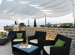 Okrug Gornji Luxurious Escape Villa With Pool