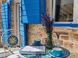 Elegant Stone House With Jacuzzi, Terrace, and Private Yard in Solta