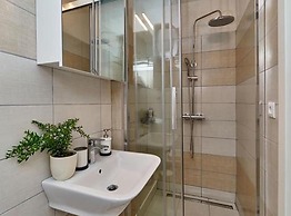 Elegant Stone House With Jacuzzi, Terrace, and Private Yard in Solta