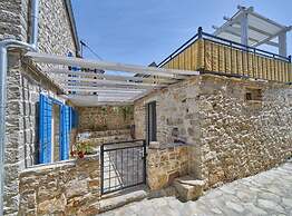 Elegant Stone House With Jacuzzi, Terrace, and Private Yard in Solta