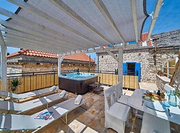 Elegant Stone House With Jacuzzi, Terrace, and Private Yard in Solta