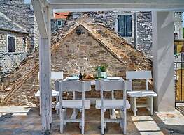Elegant Stone House With Jacuzzi, Terrace, and Private Yard in Solta