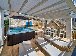 Elegant Stone House With Jacuzzi, Terrace, and Private Yard in Solta