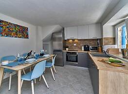 Elegant Stone House With Jacuzzi, Terrace, and Private Yard in Solta