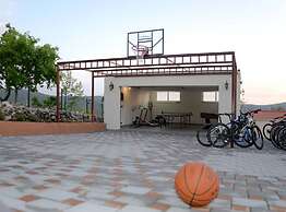 Peaceful Escape With Mountain Views, Heated Pool and Modern Amenities