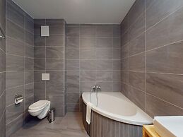 Apartment With Comfortable Arrangements