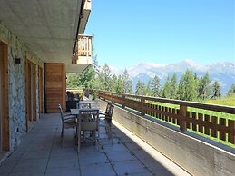 Apartment With Comfortable Arrangements