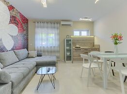 Majestic Kastel Stari Apartment With Terrace