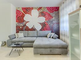 Majestic Kastel Stari Apartment With Terrace