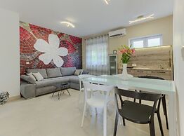 Majestic Kastel Stari Apartment With Terrace