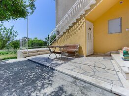 Majestic Kastel Stari Apartment With Terrace