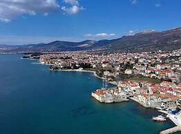 Modern and Cozy Apartment With Terrace in Kastel Kambelovac