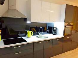 Modern and Cozy Apartment With Terrace in Kastel Kambelovac