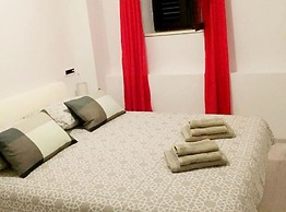 Modern and Cozy Apartment With Terrace in Kastel Kambelovac