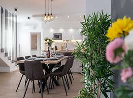 Luxury Kastela Villa With Heated Pool and Lounge Area