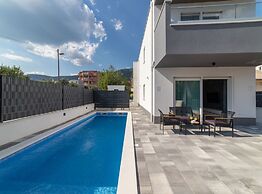 Luxury Kastela Villa With Heated Pool and Lounge Area