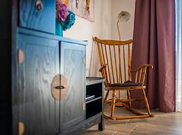 Charming and Tranquil Kastel Gomilica Apartment With Balcony and Patio