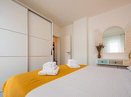 Charming and Tranquil Kastel Gomilica Apartment With Balcony and Patio