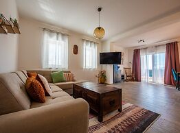 Charming and Tranquil Kastel Gomilica Apartment With Balcony and Patio