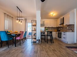 Charming and Tranquil Kastel Gomilica Apartment With Balcony and Patio