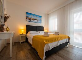 Charming and Tranquil Kastel Gomilica Apartment With Balcony and Patio