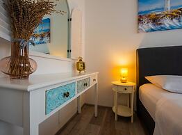 Charming and Tranquil Kastel Gomilica Apartment With Balcony and Patio