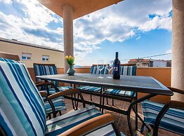 Charming and Tranquil Kastel Gomilica Apartment With Balcony and Patio