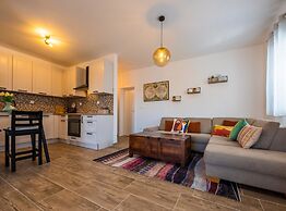 Charming and Tranquil Kastel Gomilica Apartment With Balcony and Patio