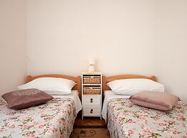 Cozy Downtown Trogir Apartment With Balcony