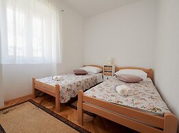 Cozy Downtown Trogir Apartment With Balcony