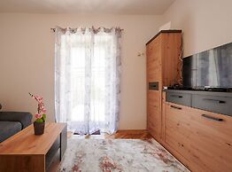 Cozy Downtown Trogir Apartment With Balcony