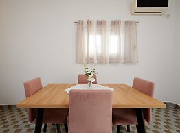 Cozy Downtown Trogir Apartment With Balcony