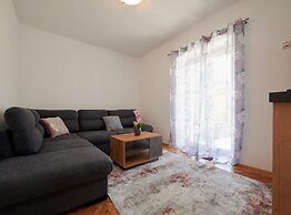 Cozy Downtown Trogir Apartment With Balcony