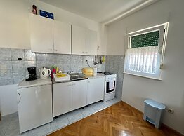 Bright and Cozy Apartment With Balcony in Kastel Luksic