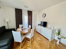 Bright and Cozy Apartment With Balcony in Kastel Luksic