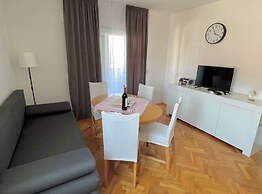 Bright and Cozy Apartment With Balcony in Kastel Luksic